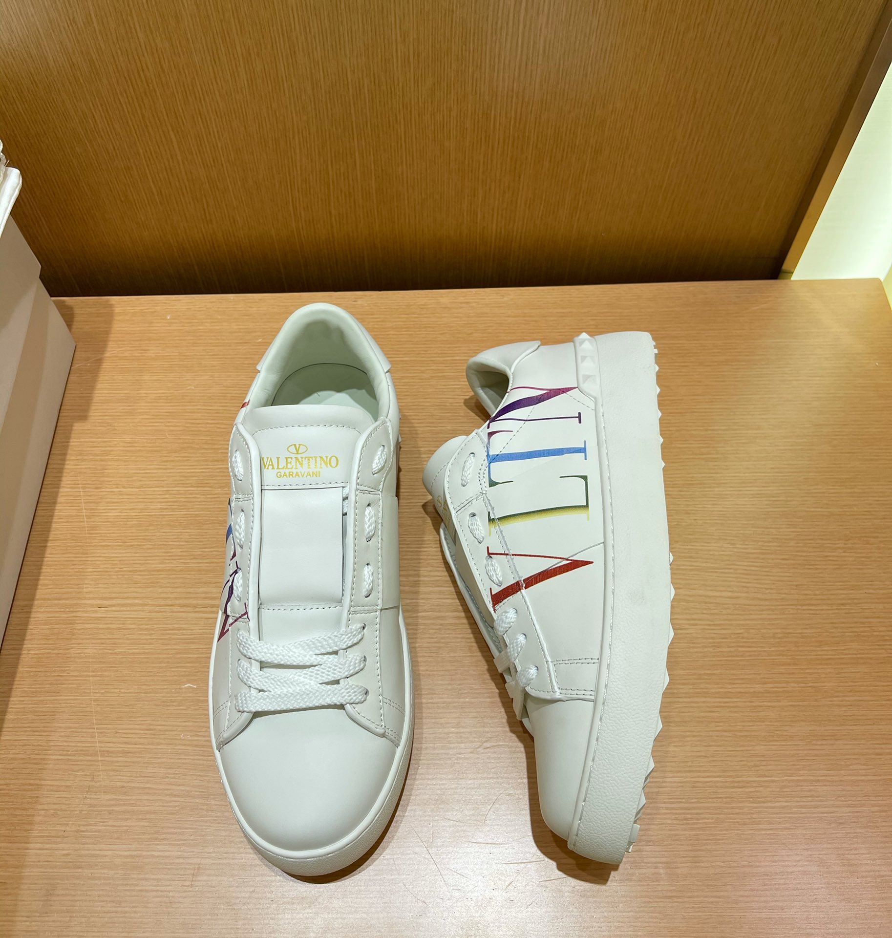 Va1e*ntin0 garavani sneakers