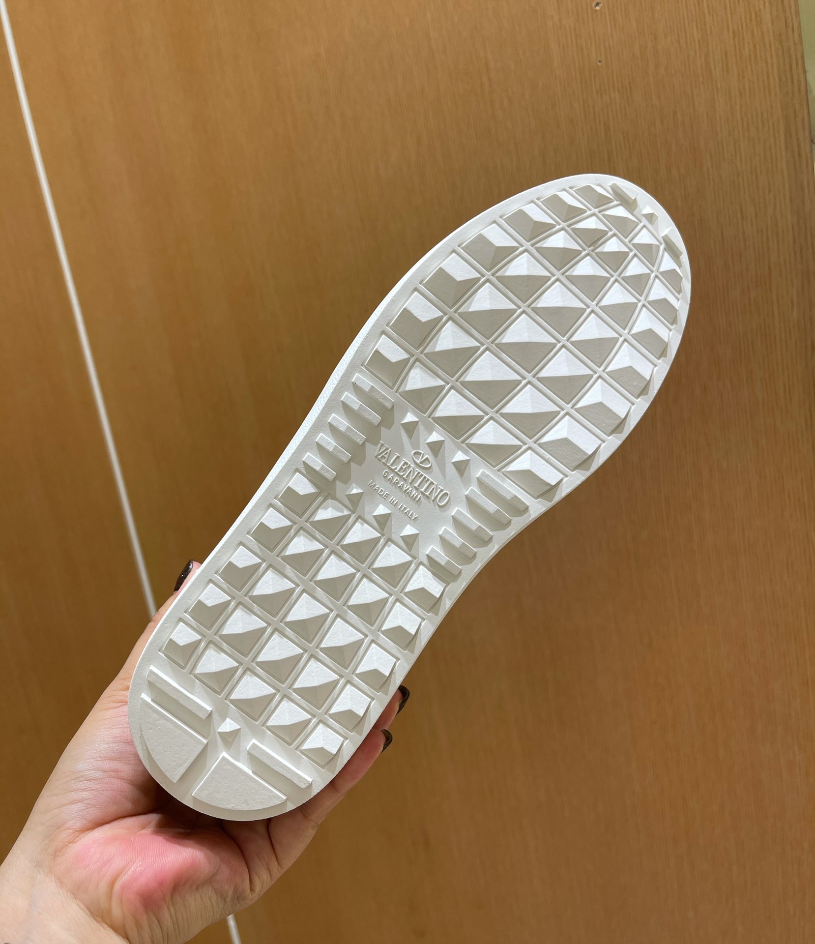 Va1e*ntin0 garavani sneakers