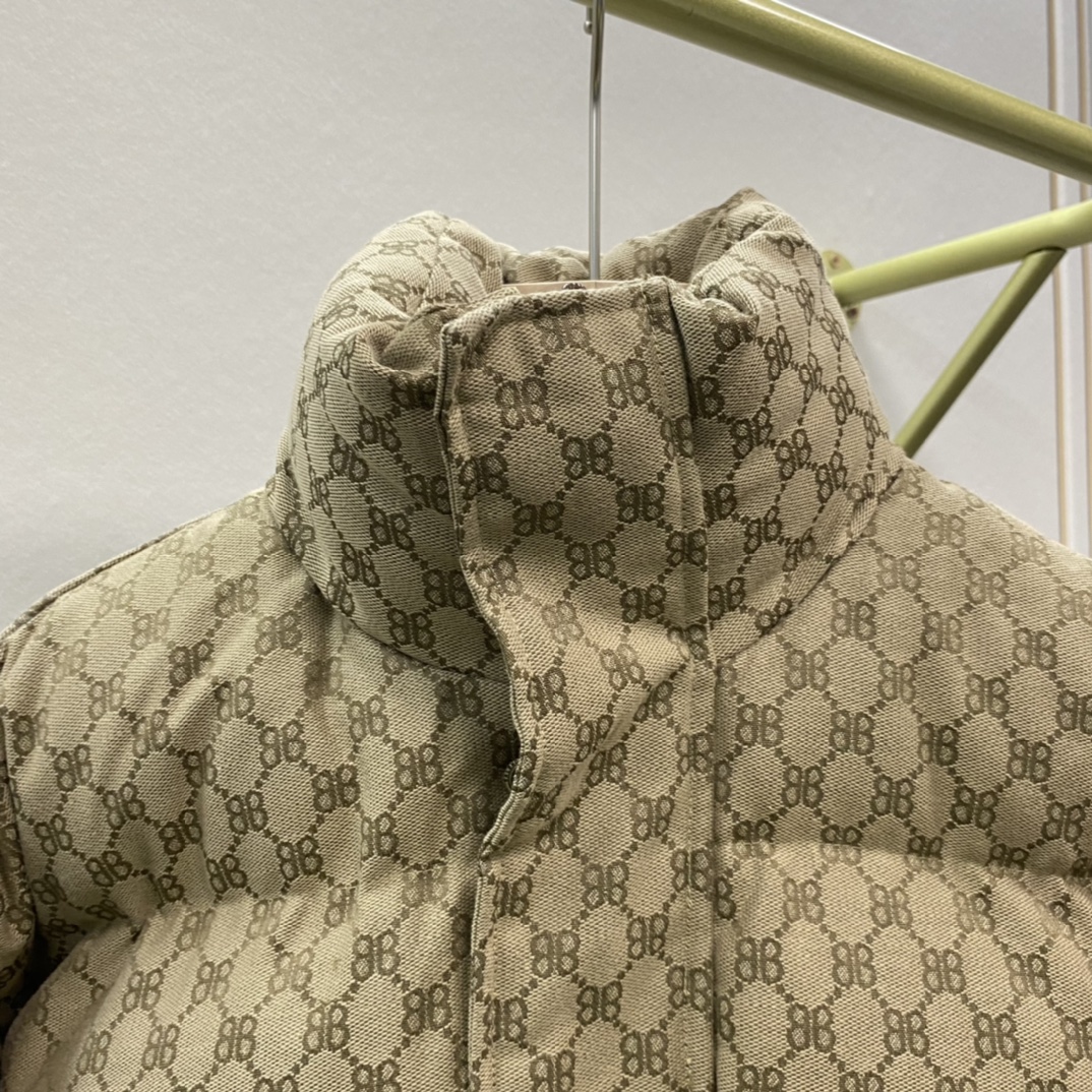 Balen*iaga Cotton