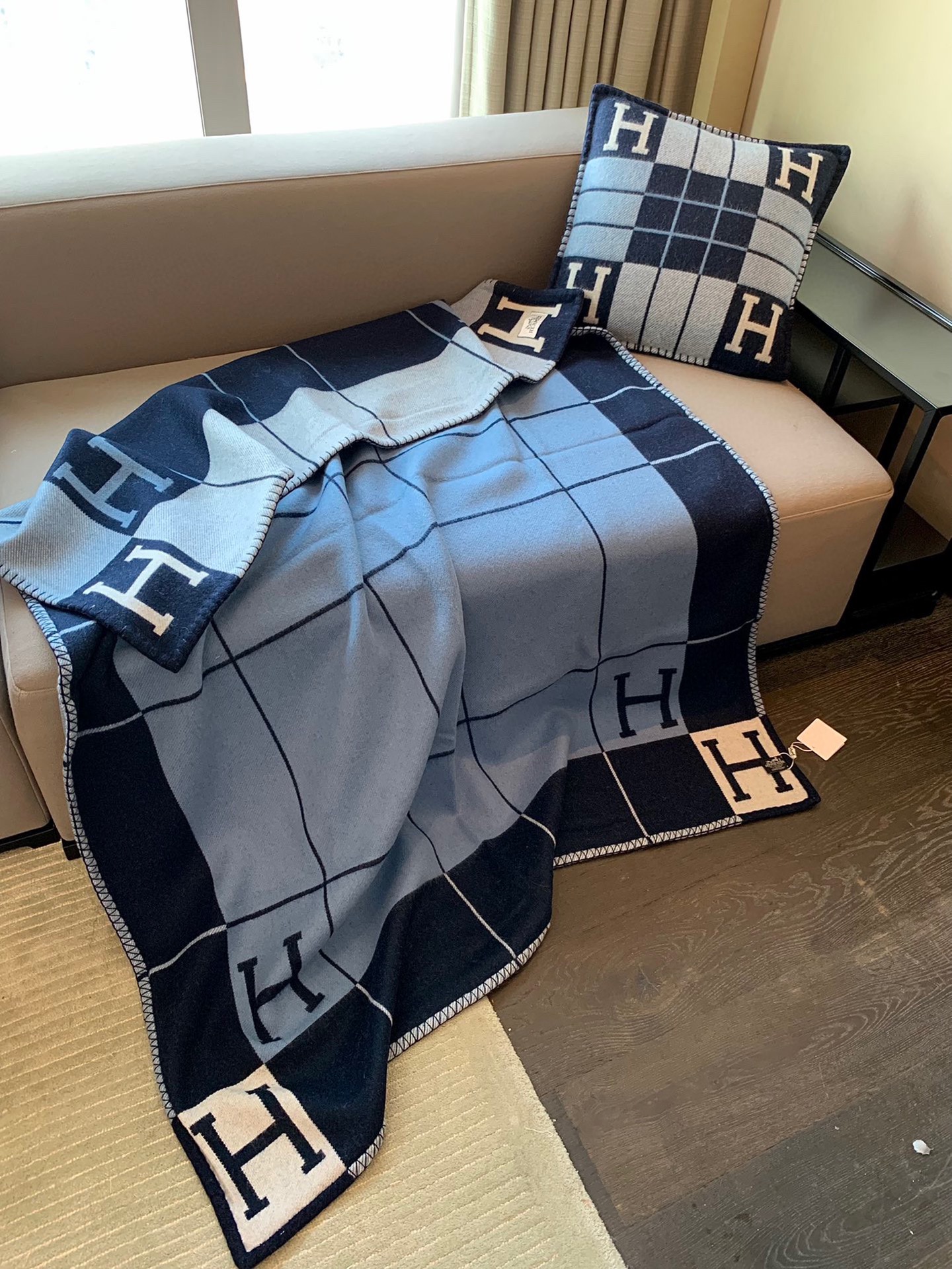 H**mes blankets-170*135cm