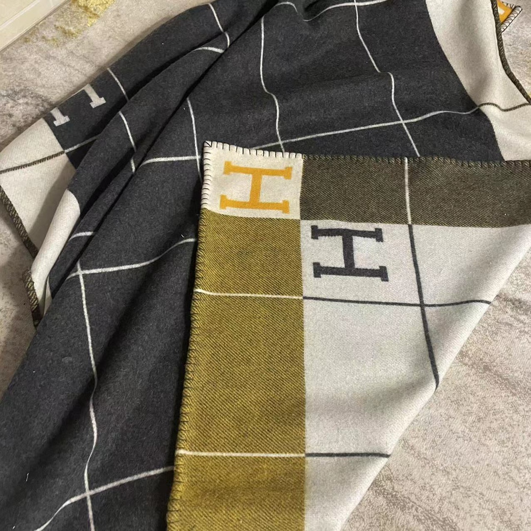 H**mes blankets-170*135cm