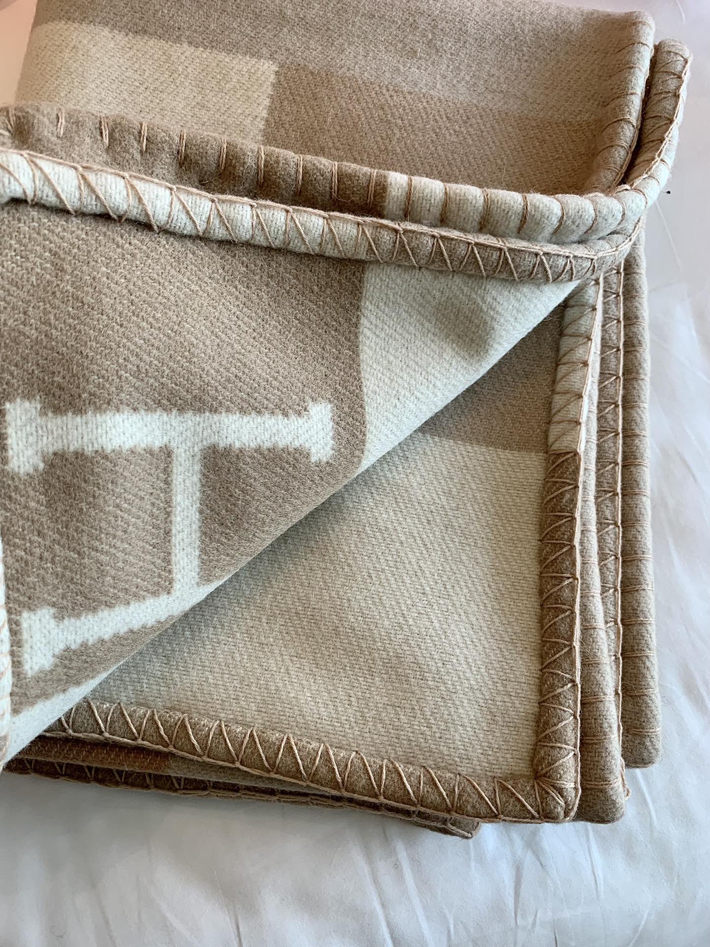 H**mes blankets-170*135cm
