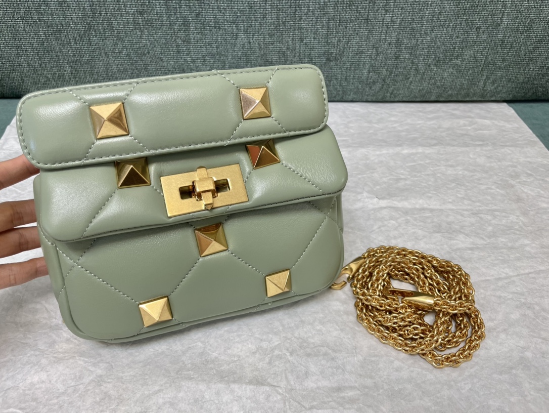 Valentin0 Garavani Roman Stud-Mini Size-19x13x6CM