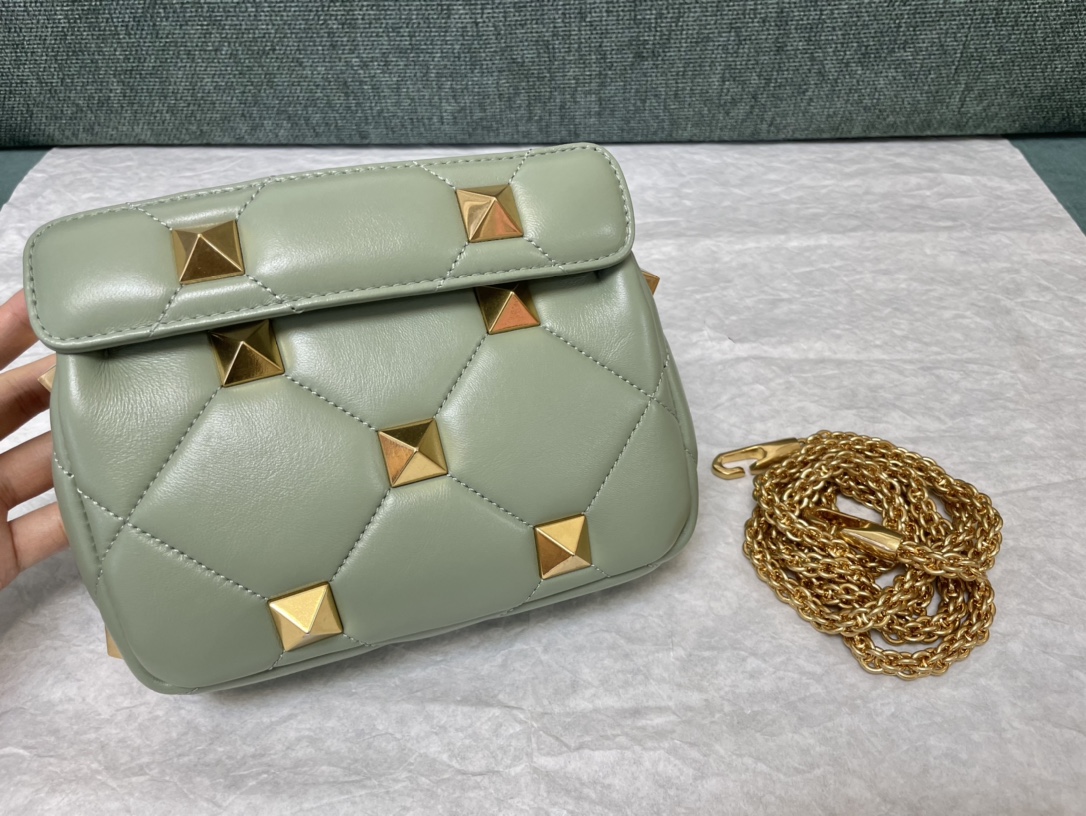 Valentin0 Garavani Roman Stud-Mini Size-19x13x6CM
