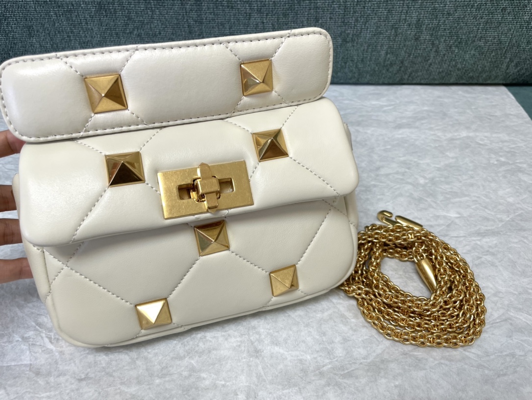 Valentin0 Garavani Roman Stud-Mini Size-19x13x6CM