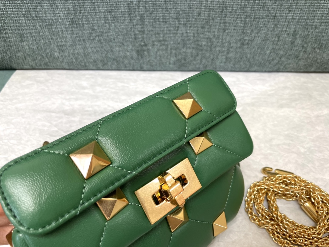 Valentin0 Garavani Roman Stud-Mini Size-19x13x6CM