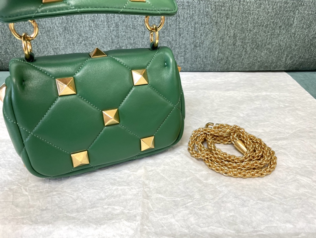 Valentin0 Garavani Roman Stud-Mini Size-19x13x6CM
