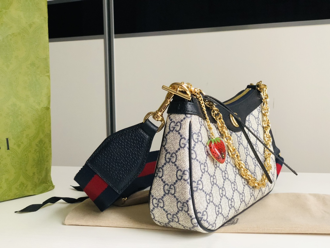 G*u*i chain bag-25*15*6cm