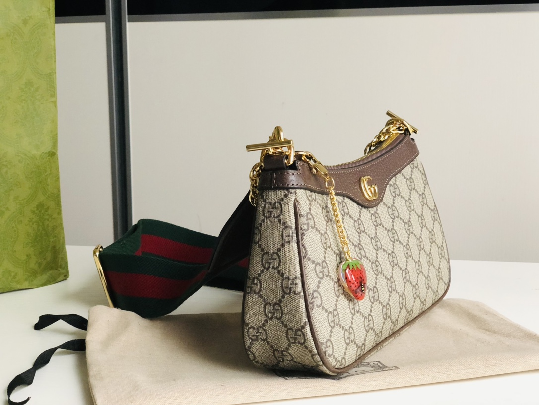 G*u*i chain bag-25*15*6cm