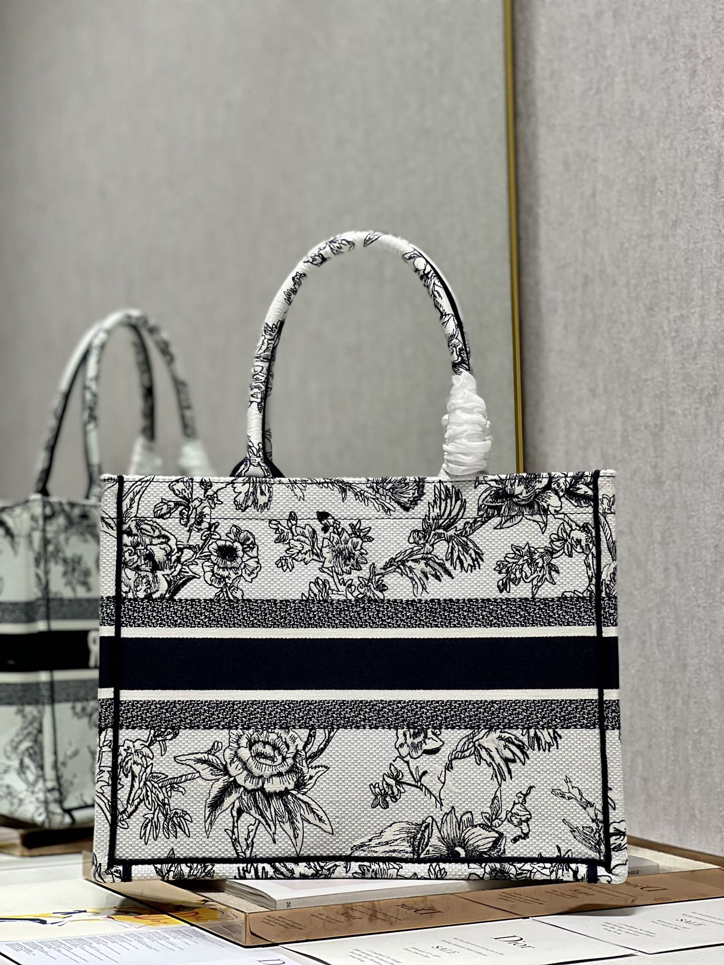 D*or small book tote-36*18*28cm