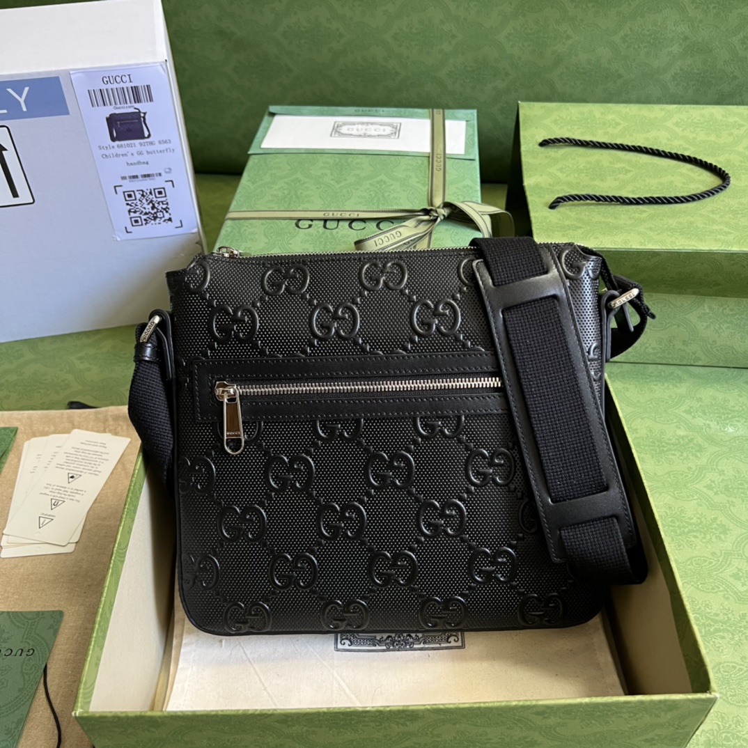 G*u*i messenger bag-26*23*3cm