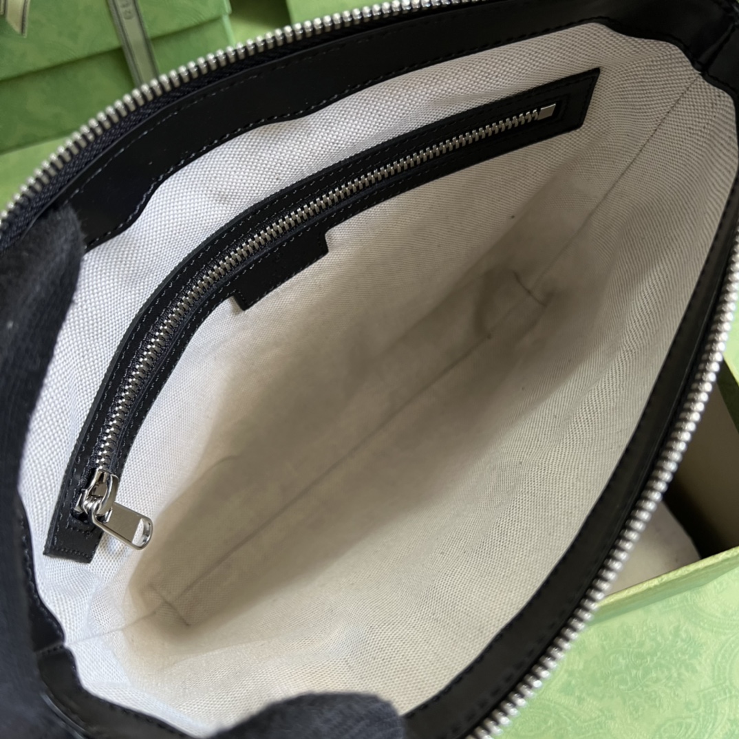 G*u*i messenger bag-26*23*3cm