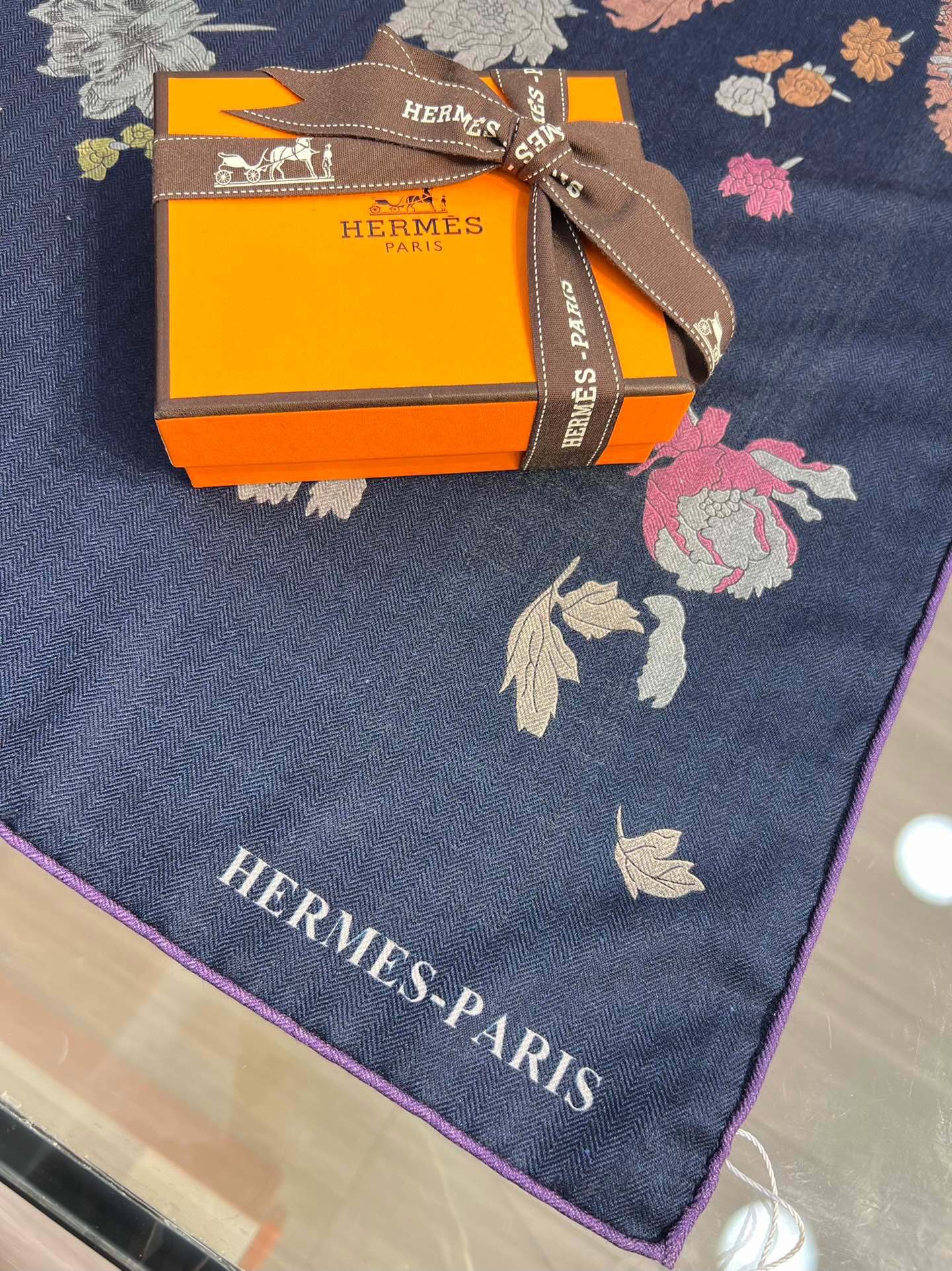 H**mes shawls-140*140cm