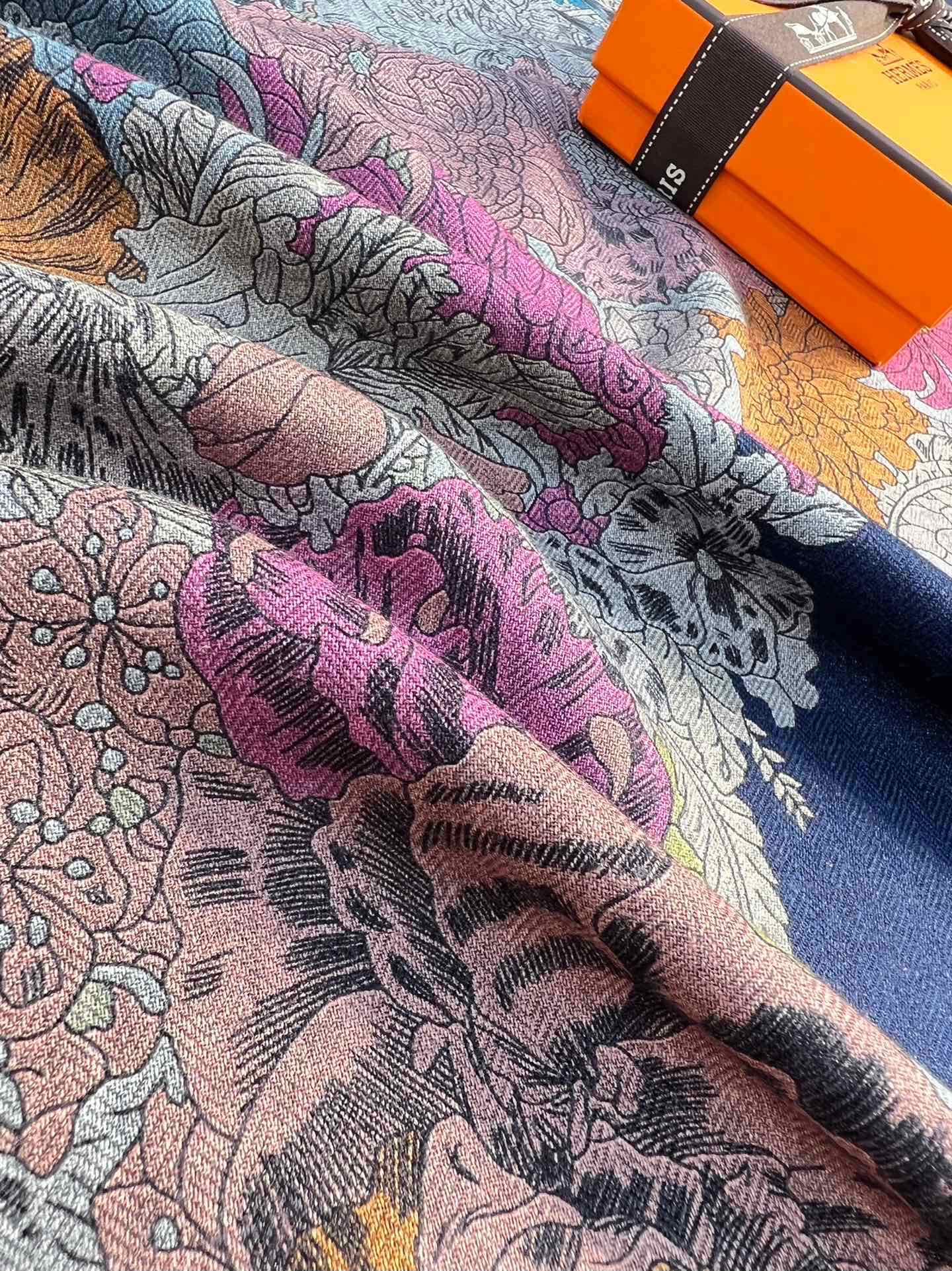 H**mes shawls-140*140cm