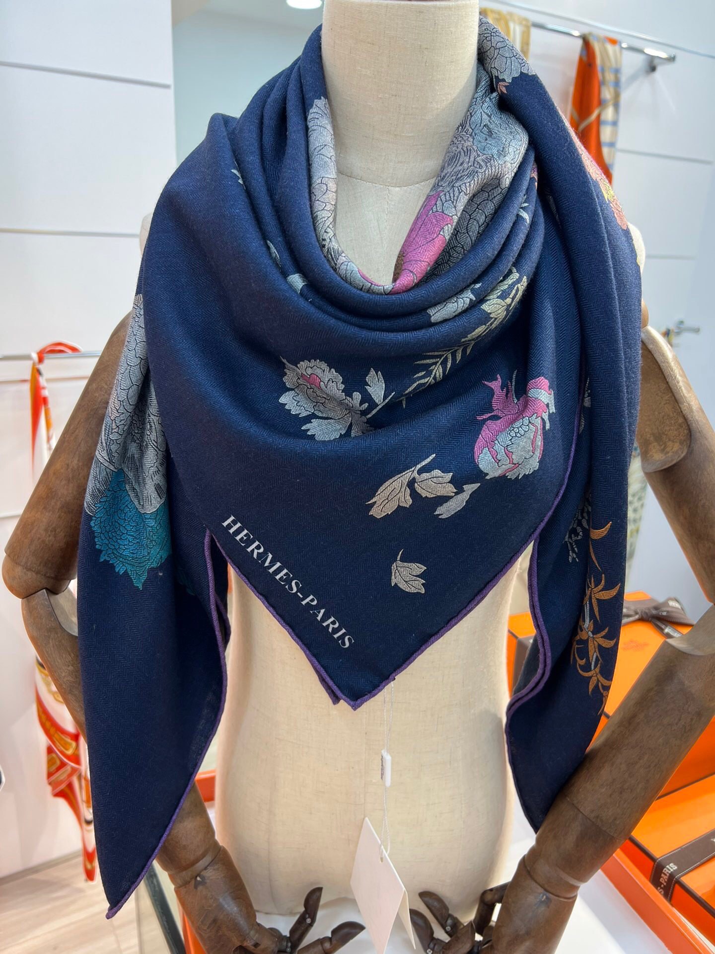 H**mes shawls-140*140cm