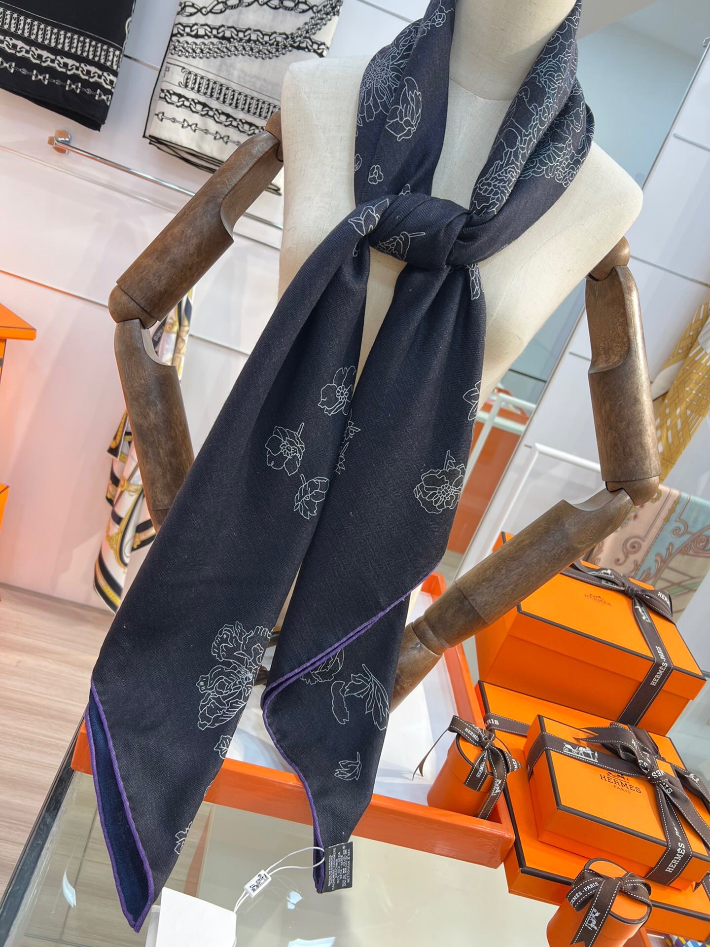 H**mes shawls-140*140cm