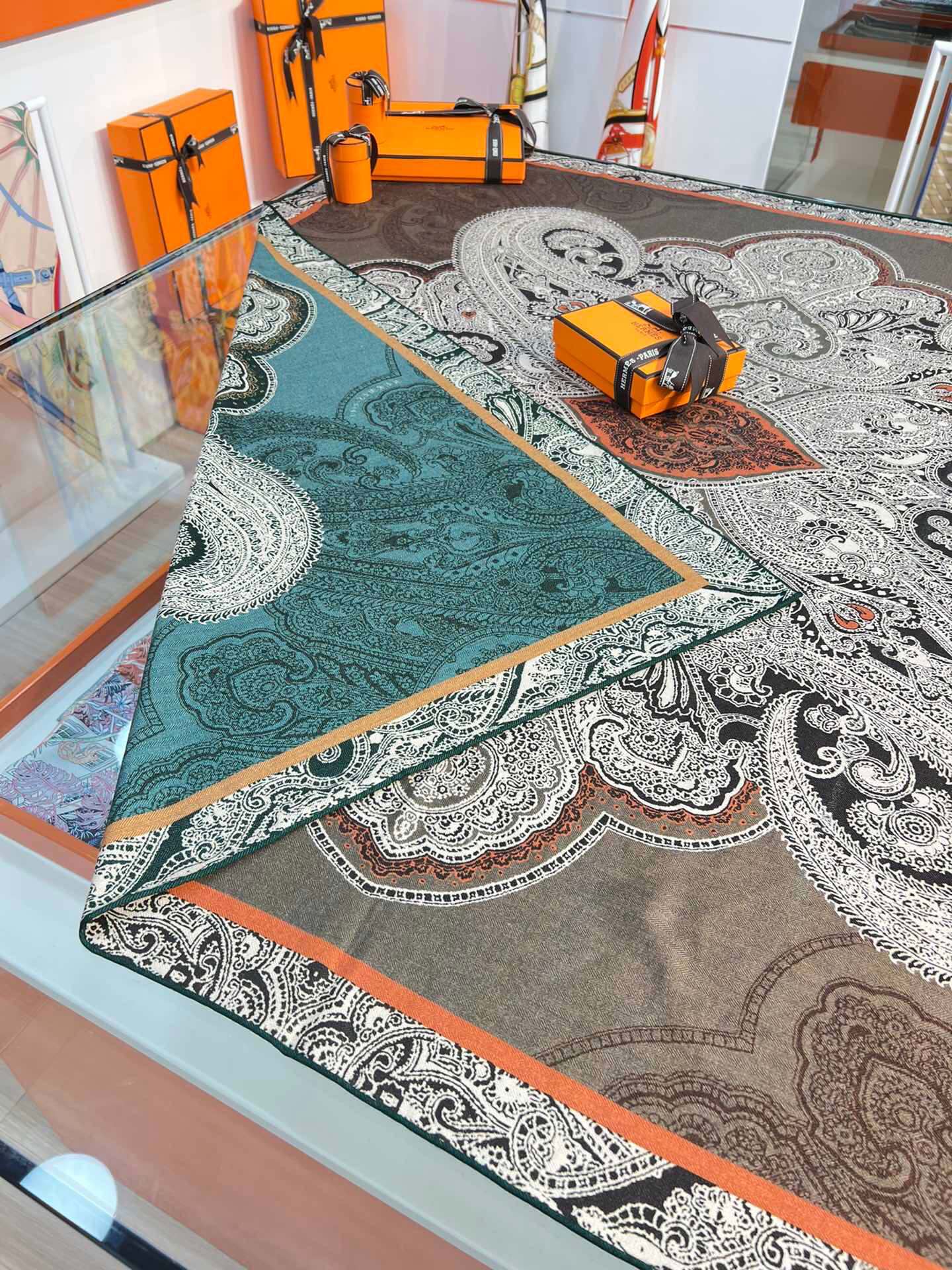 H**mes shawls-140*140cm