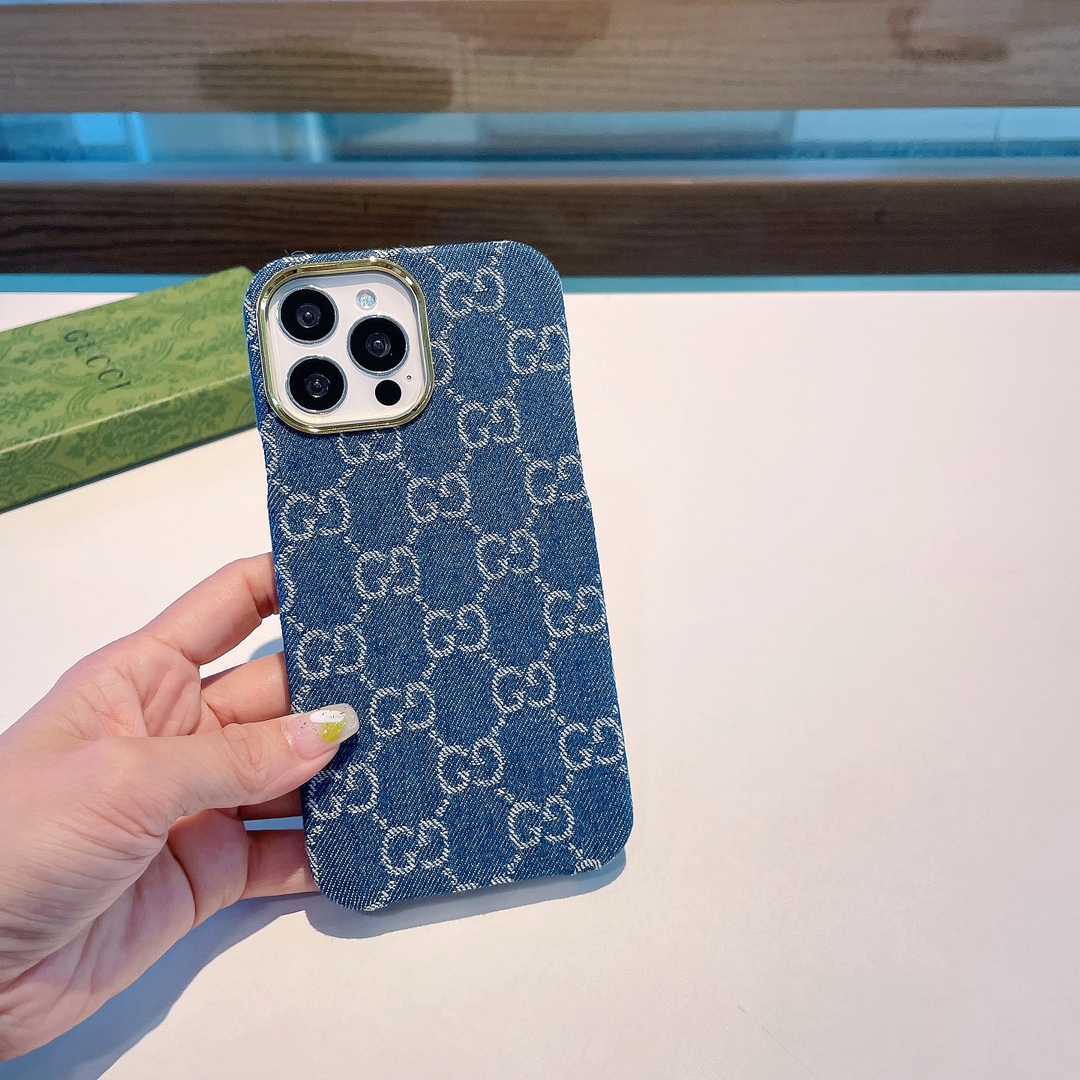 G*u*i phone case