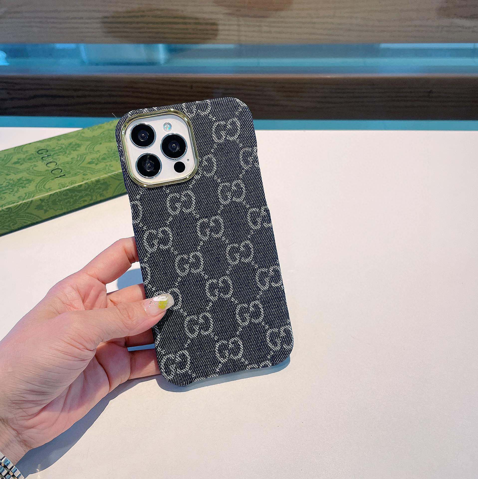 G*u*i phone case