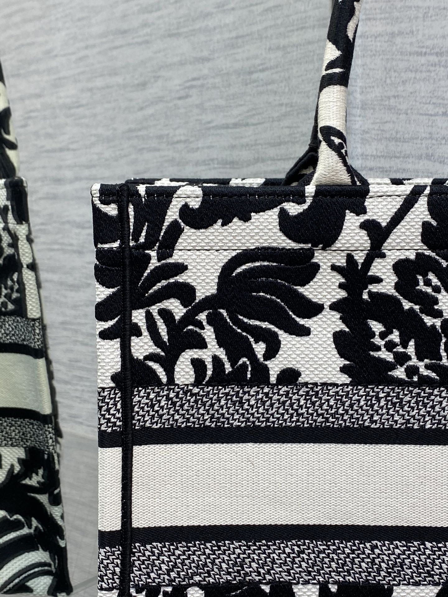 D*or small book tote-36*18*28cm