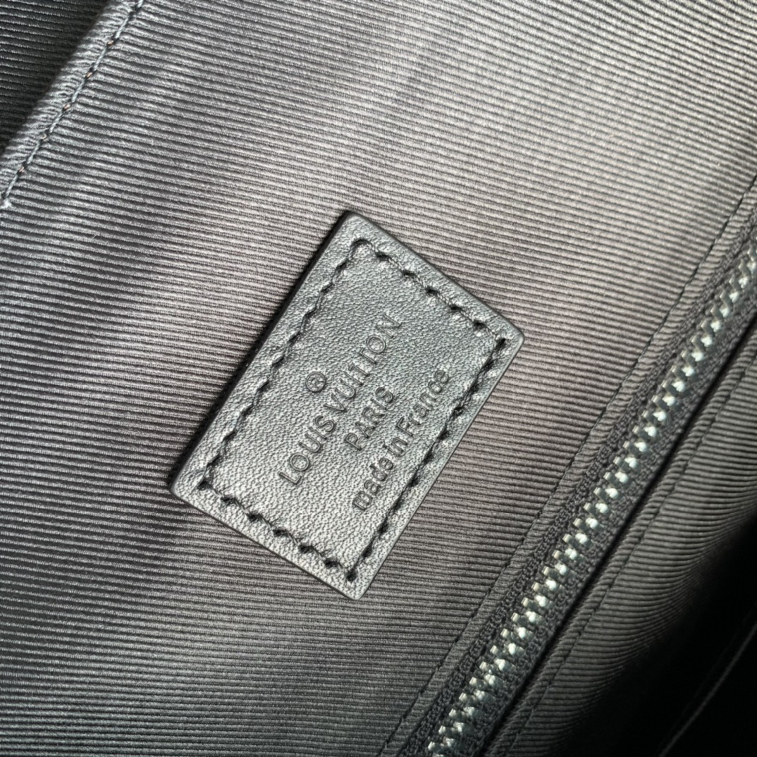 l0*is V*t0n christopher backpack m46247-32*39*12cm
