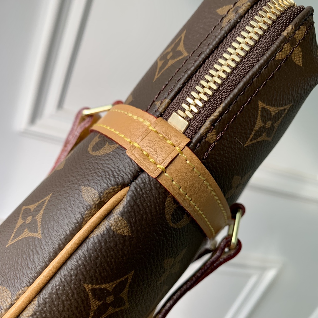 l0*is V*t0n vintage coussin bag-26×27cm