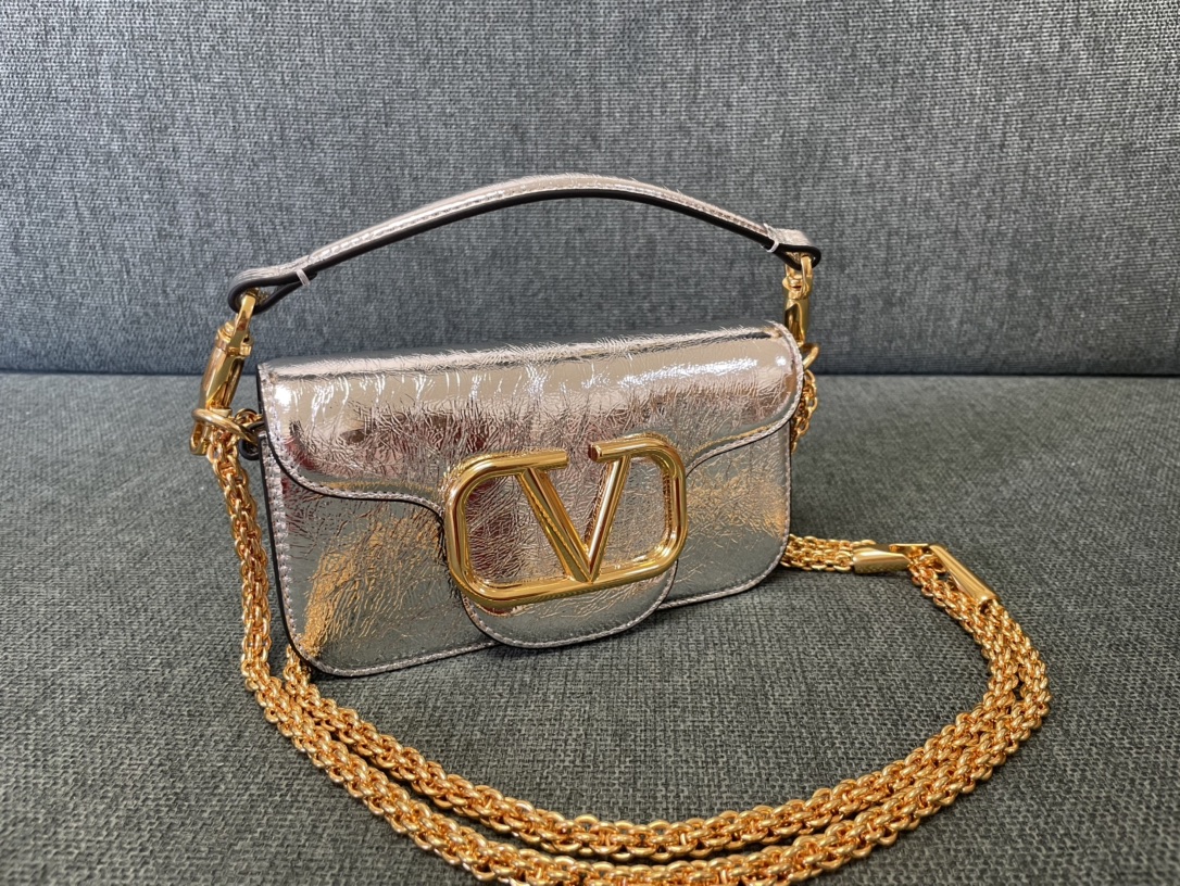 Va1e*ntin0 garavani mini loc-20x 11x5cm