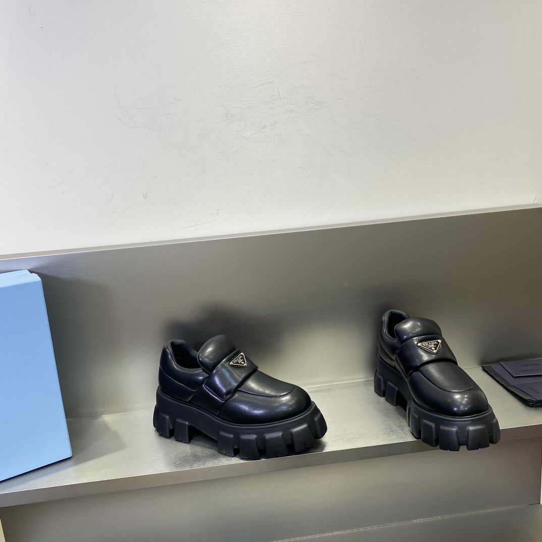 Pra*a boots 2023ss