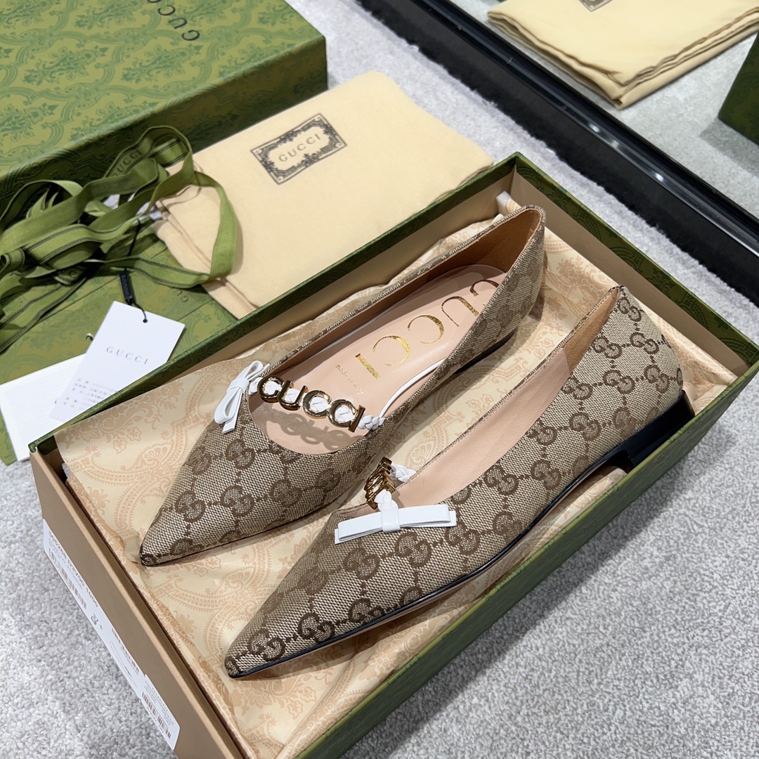G*u*i ballet dance shoes