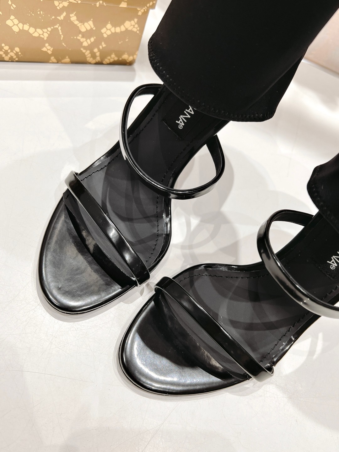 d01ce Gab*a*a heels