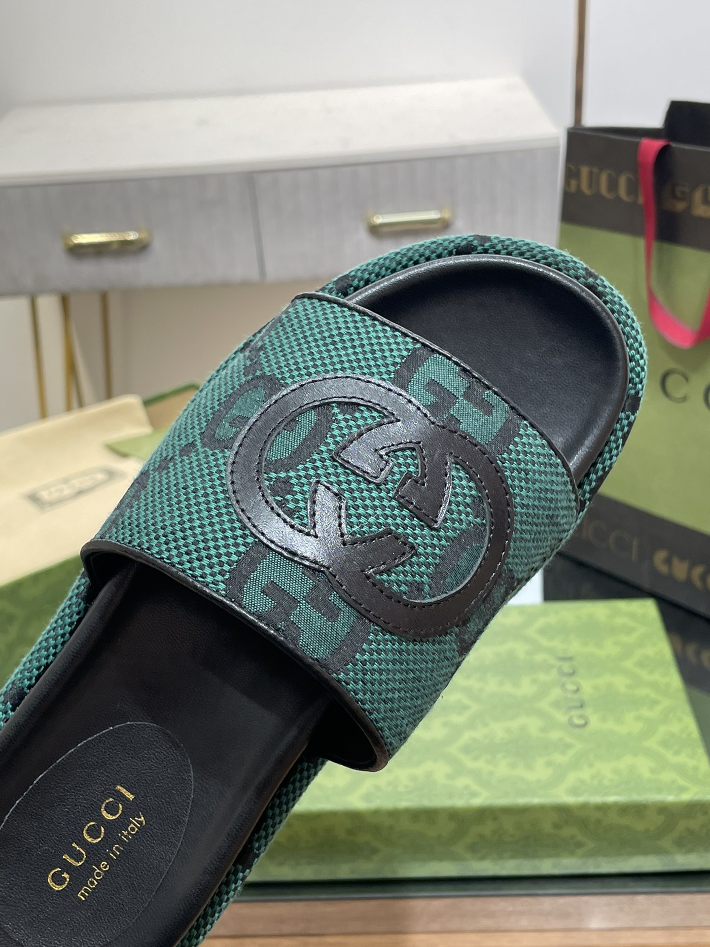 G*u*i slides(size35-43)