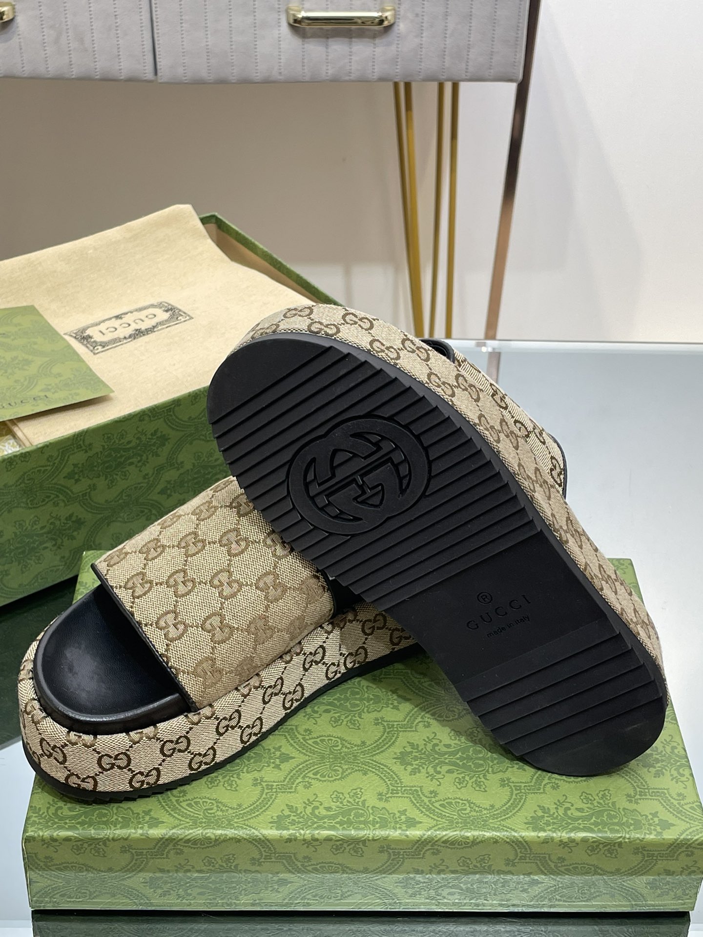 G*u*i slides(size35-43)
