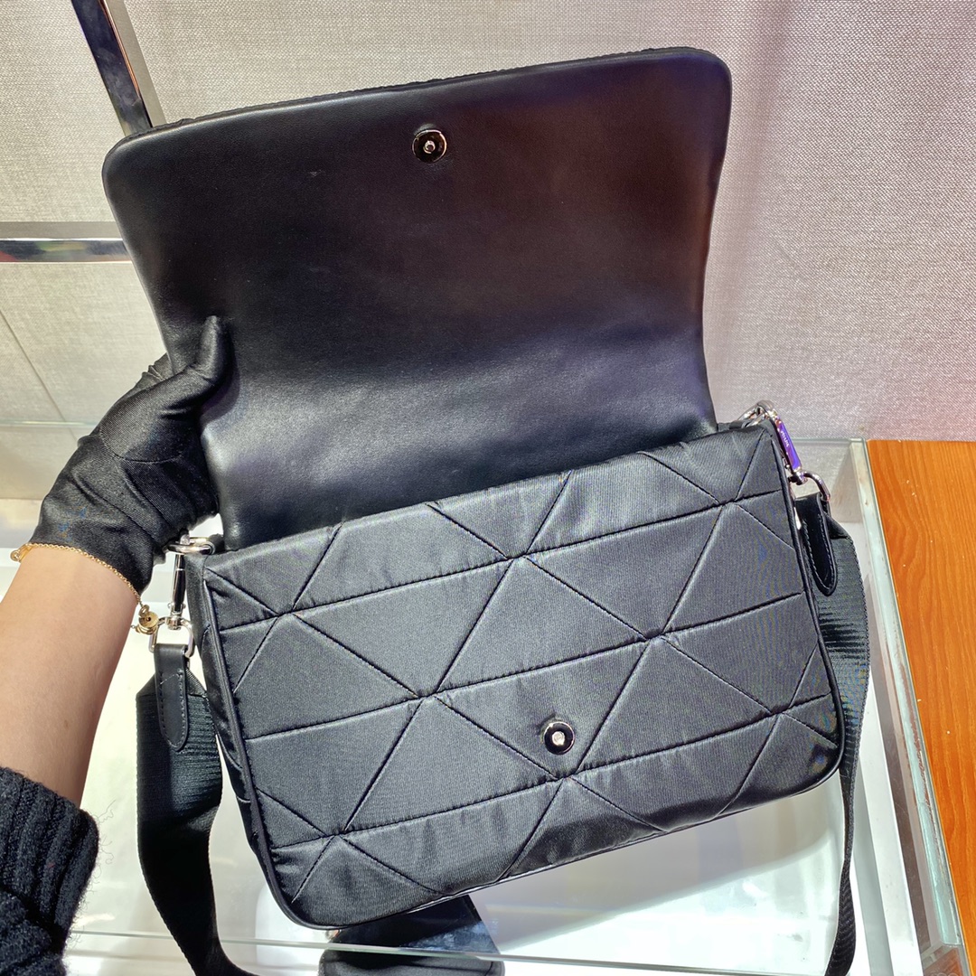 Pra*a bag 1bd291-28*18*7.5cm