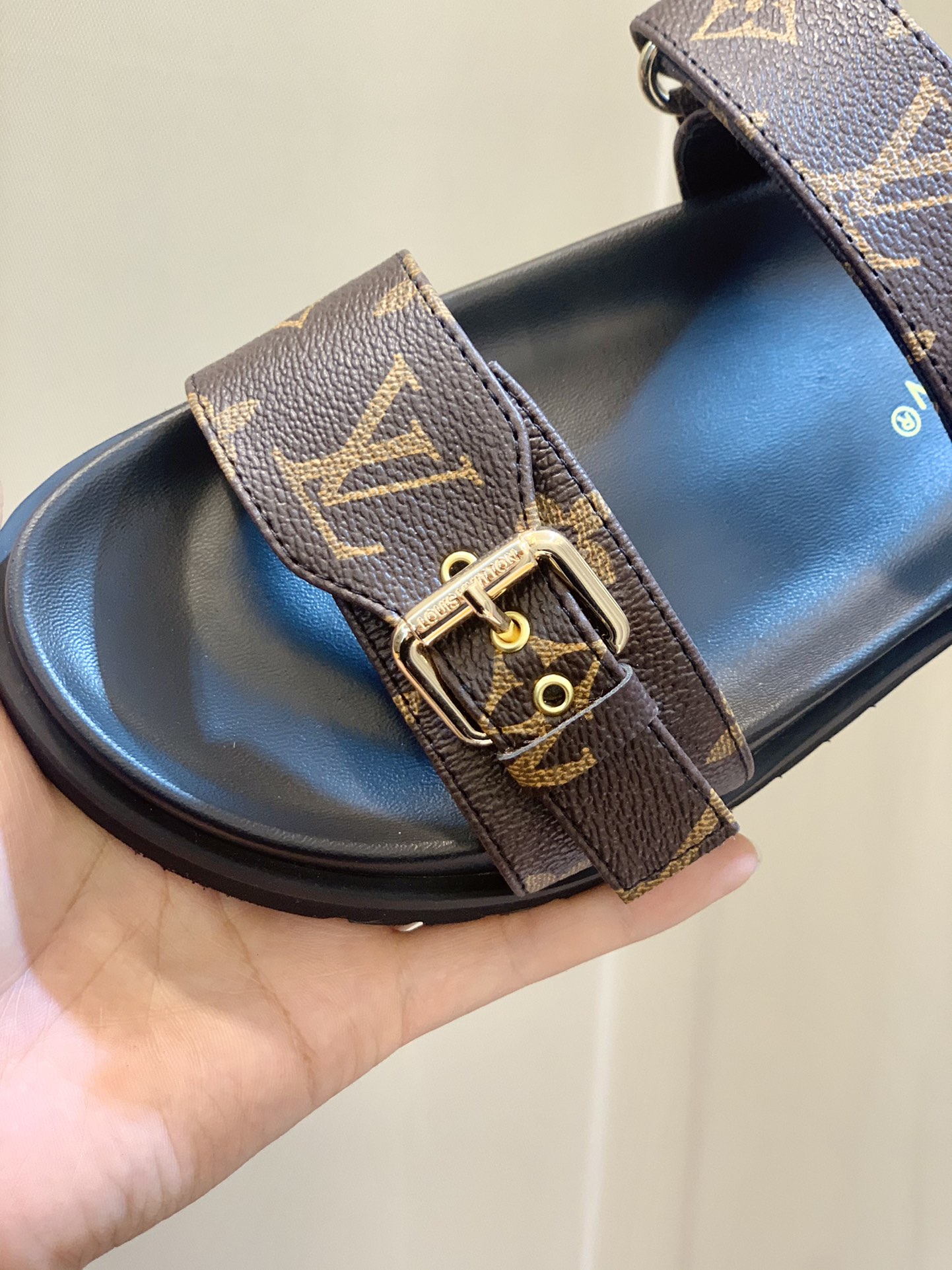 l0*is V*t0n sandals