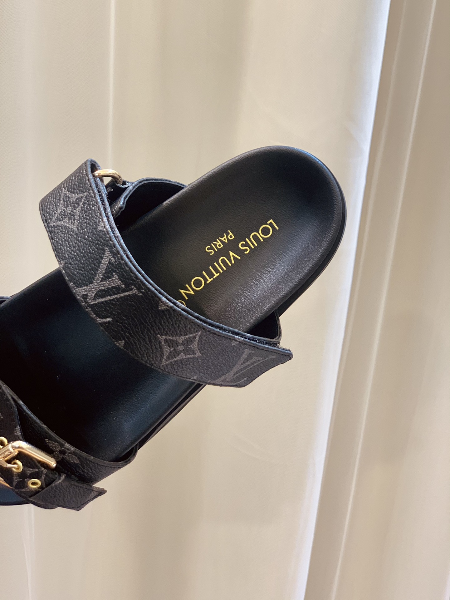 l0*is V*t0n sandals