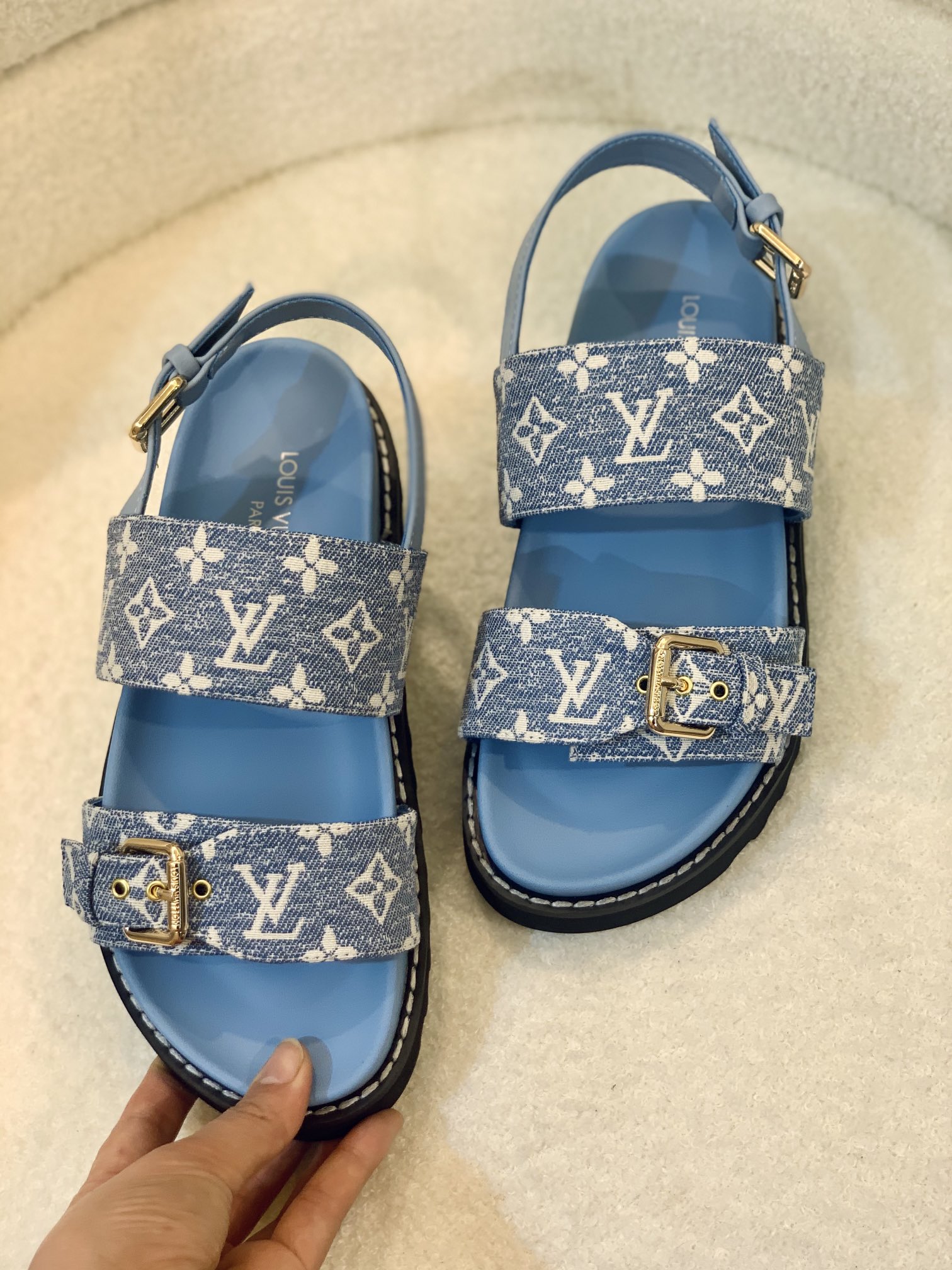 l0*is V*t0n sandals