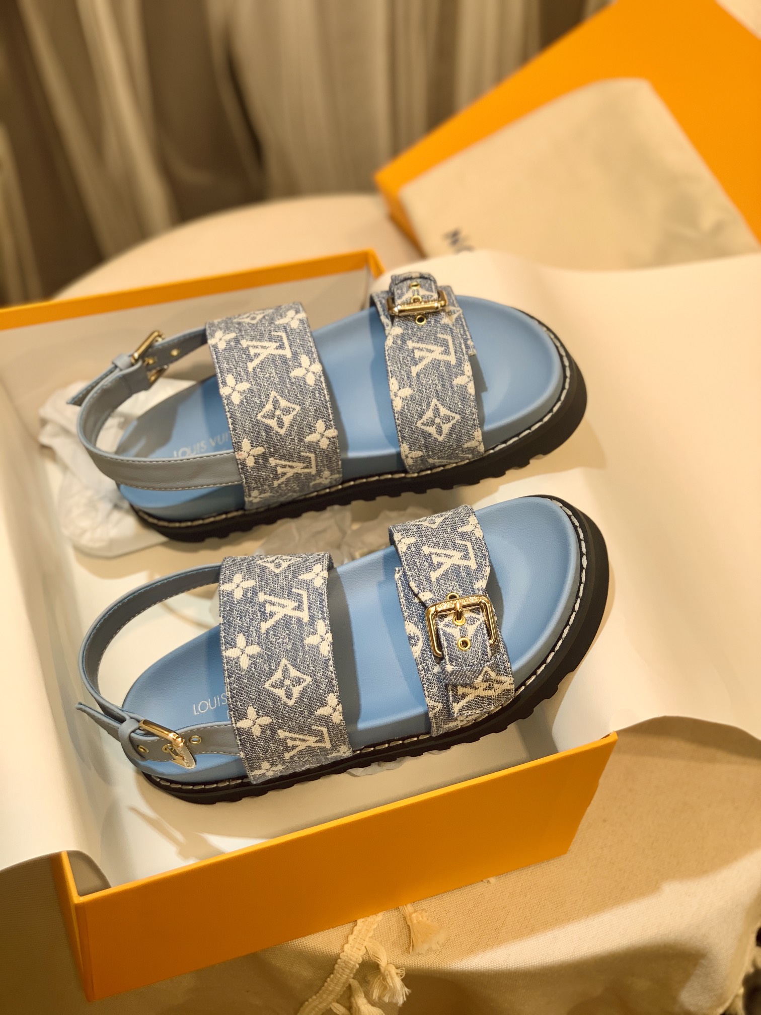 l0*is V*t0n sandals