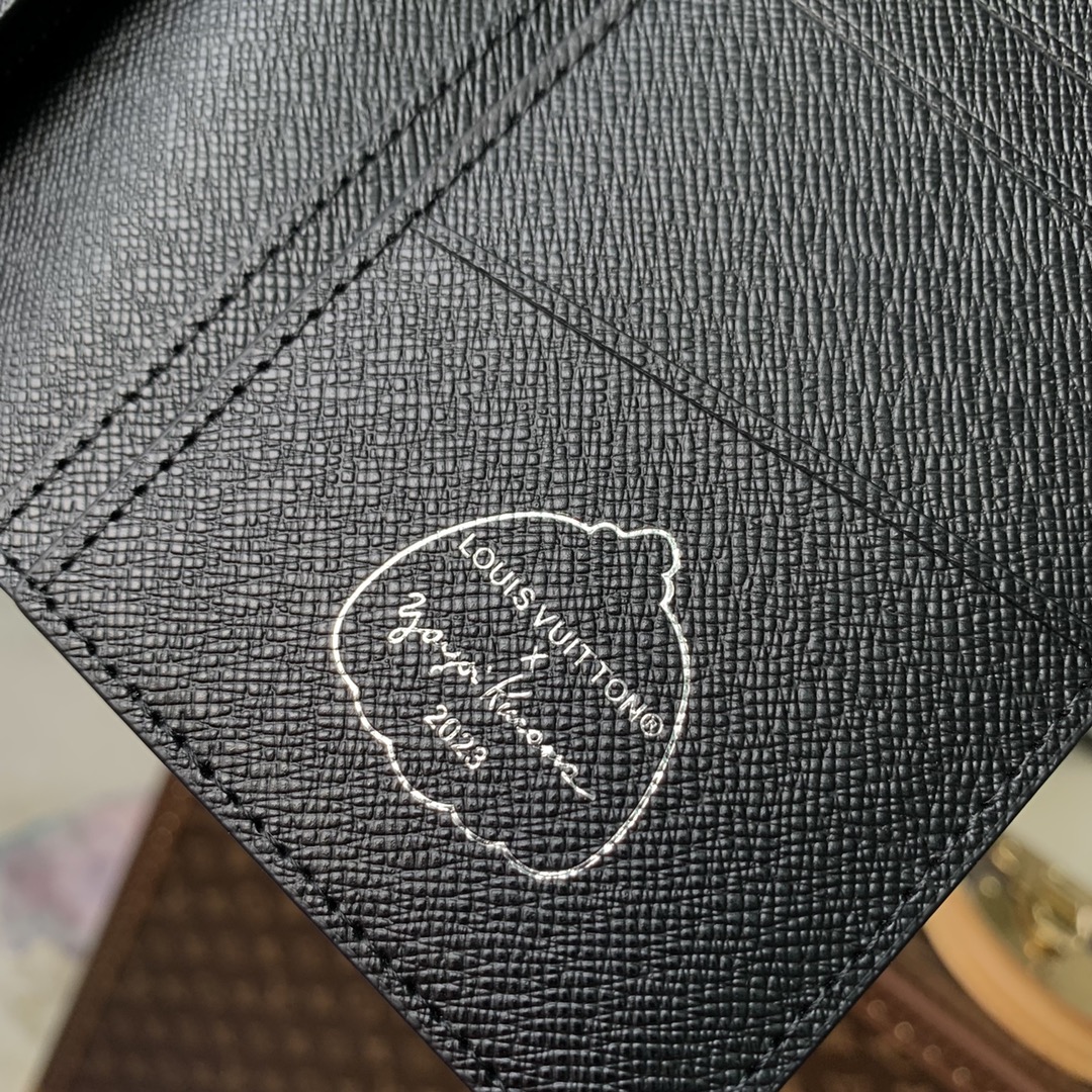 l0*is V*t0n wallet m81980-19 x 10.5 x 2 cm