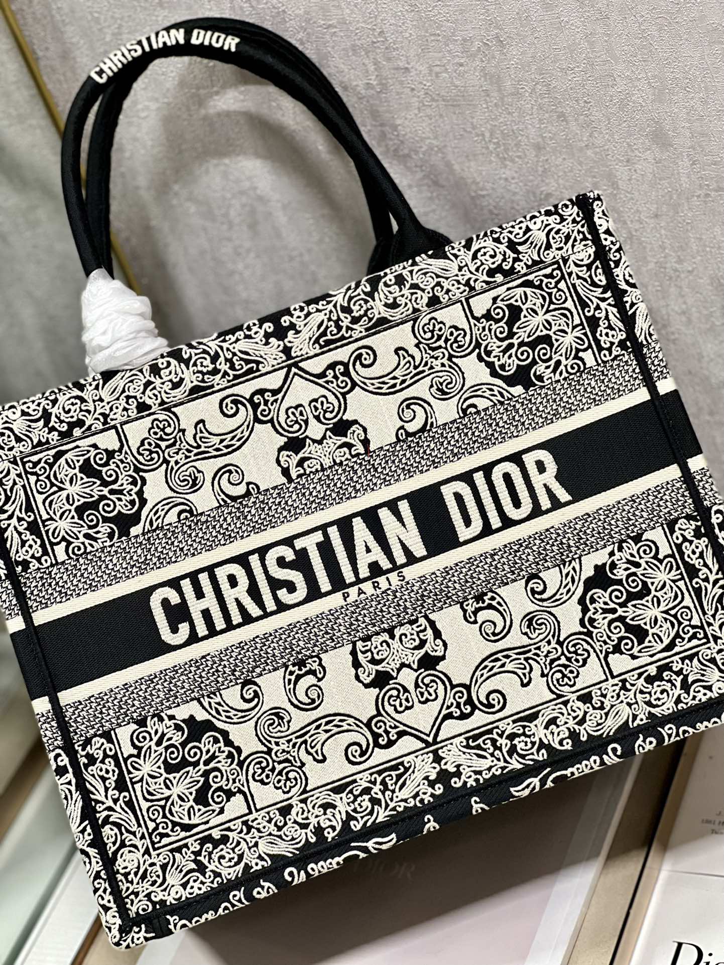 D*or book tote