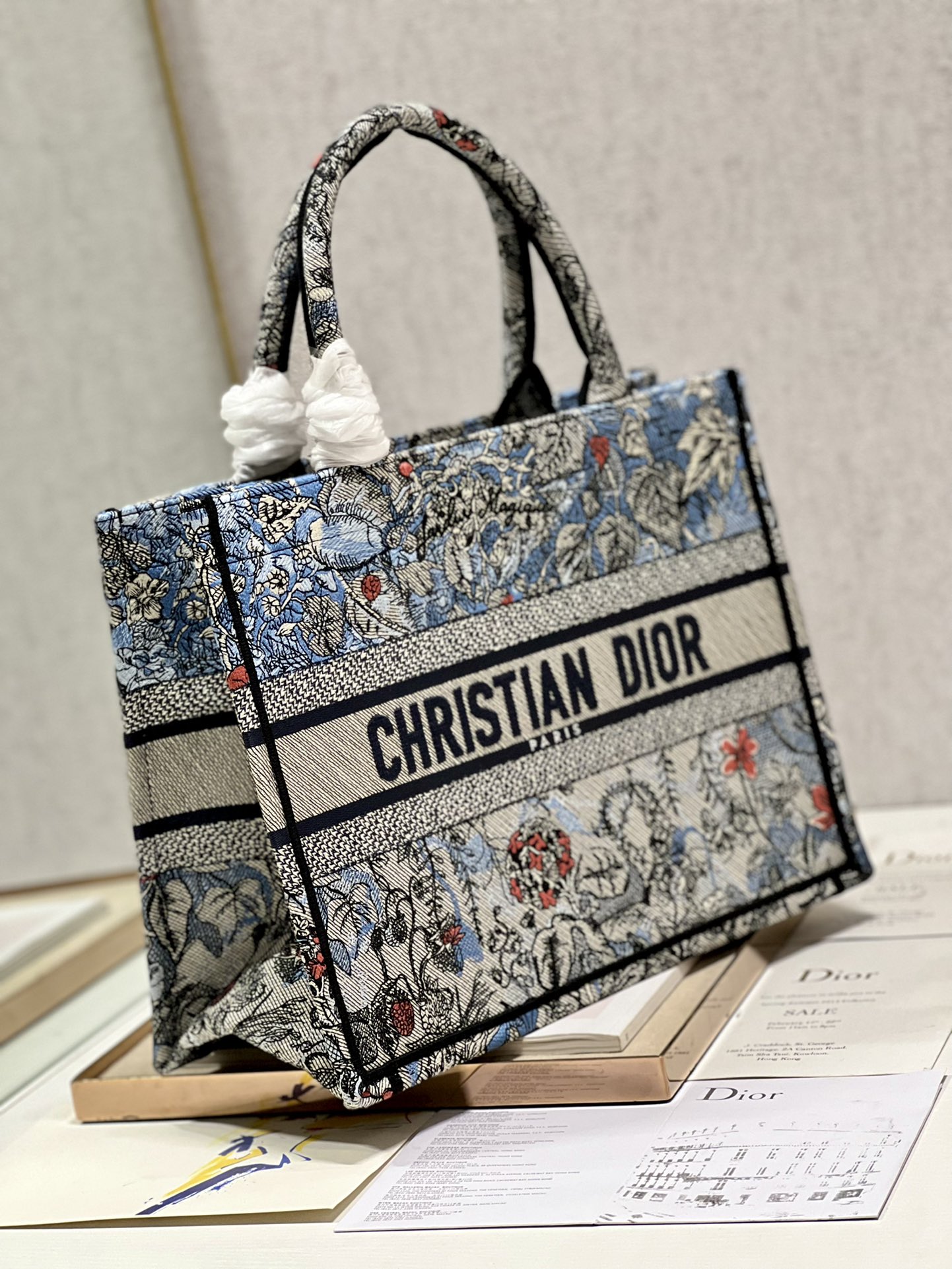 D*or book tote