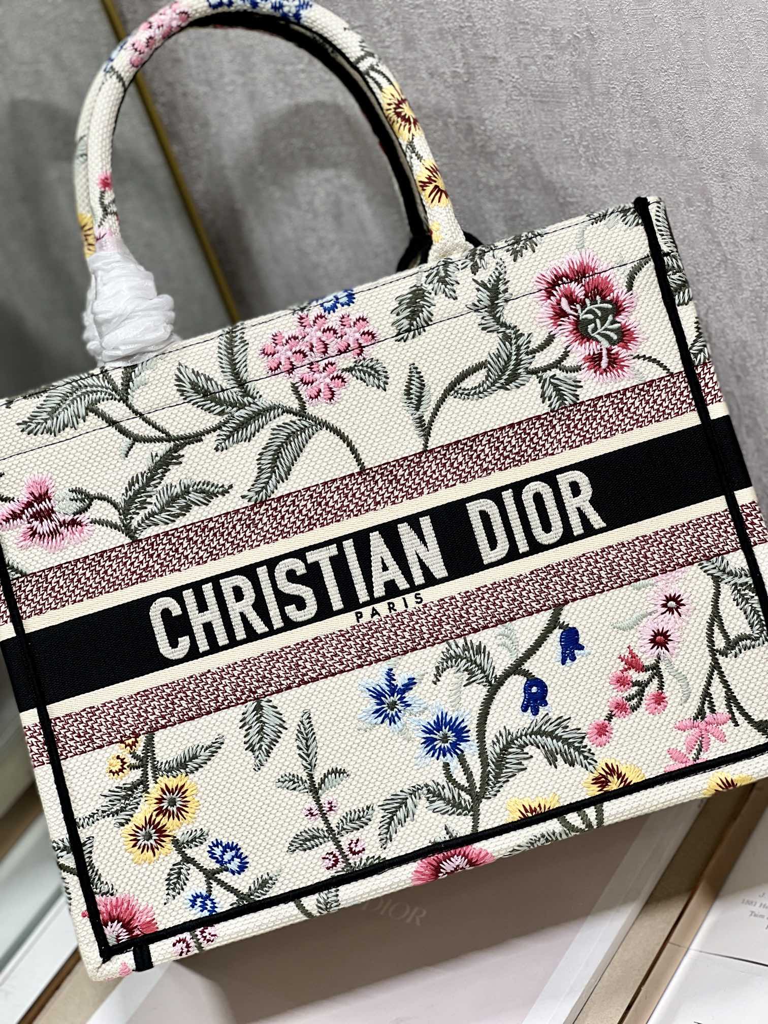 D*or book tote