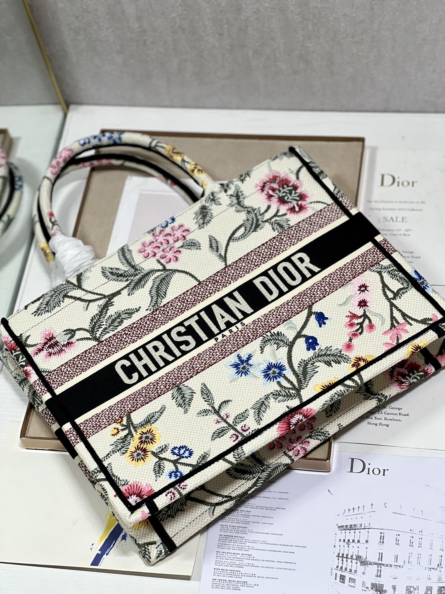 D*or book tote
