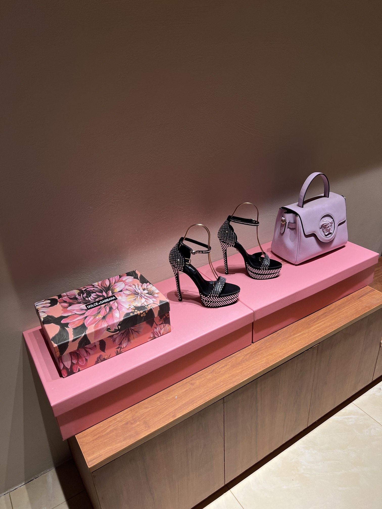 d01ce Gab*a*a heels-16cm