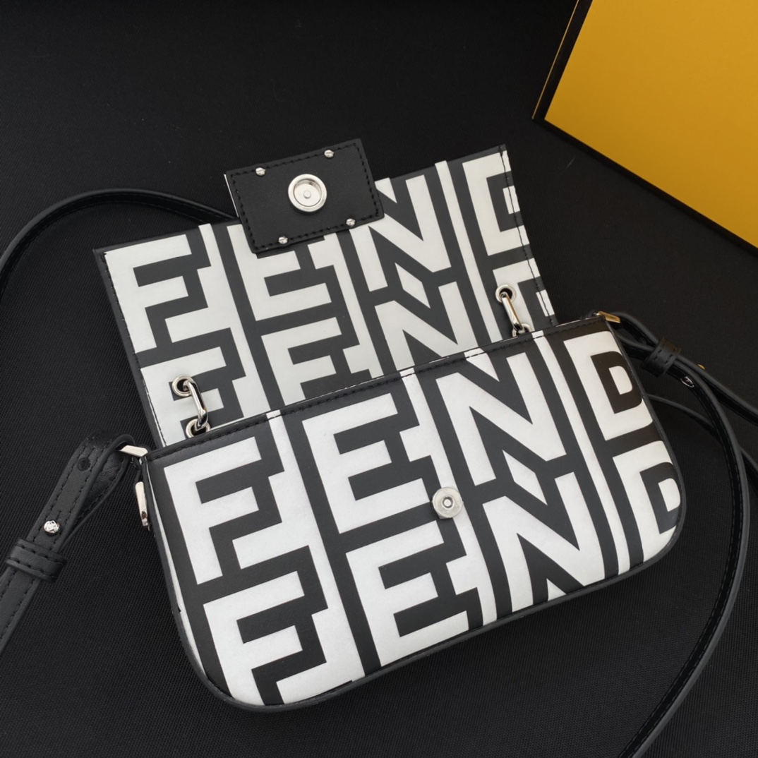 F**di baguette bag-19×14×4cm