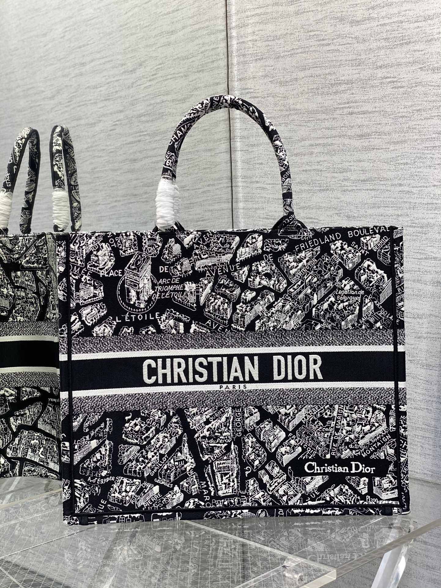D*or book tote