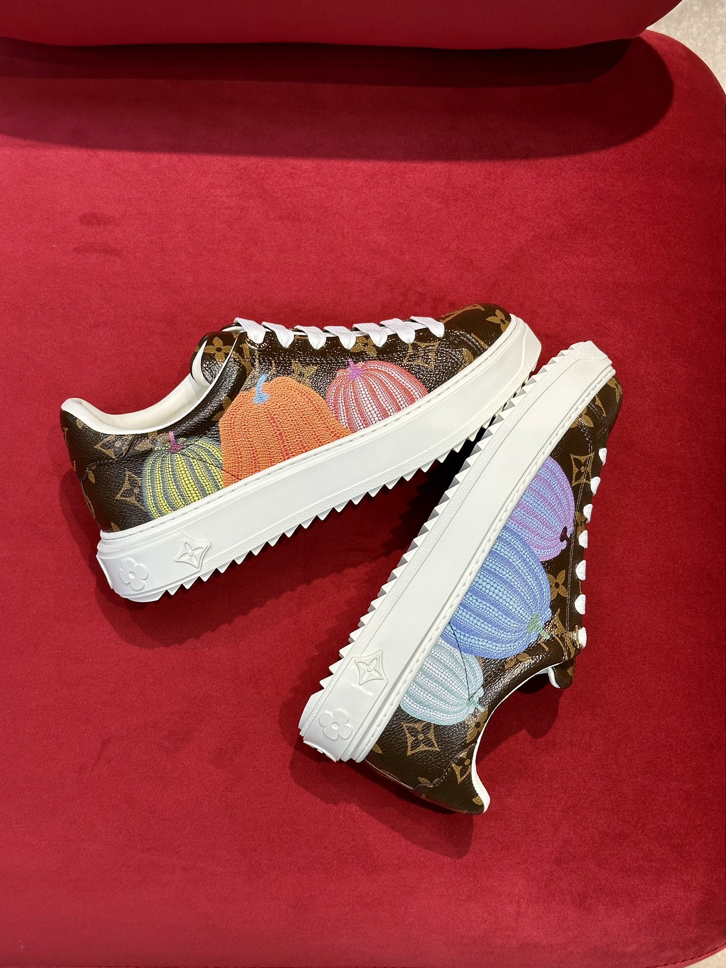 l0*is V*t0n time out sneaker