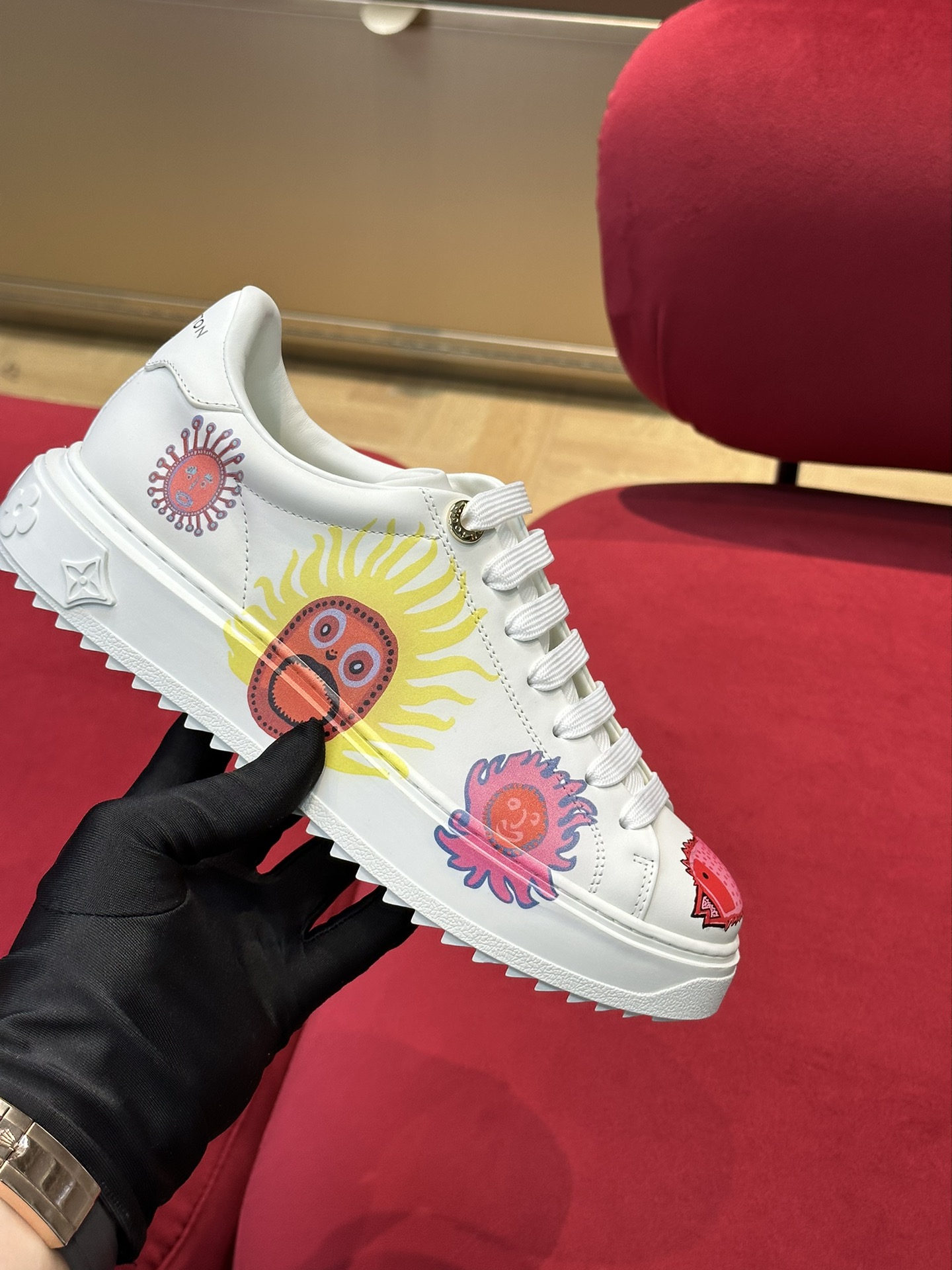 l0*is V*t0n time out sneaker