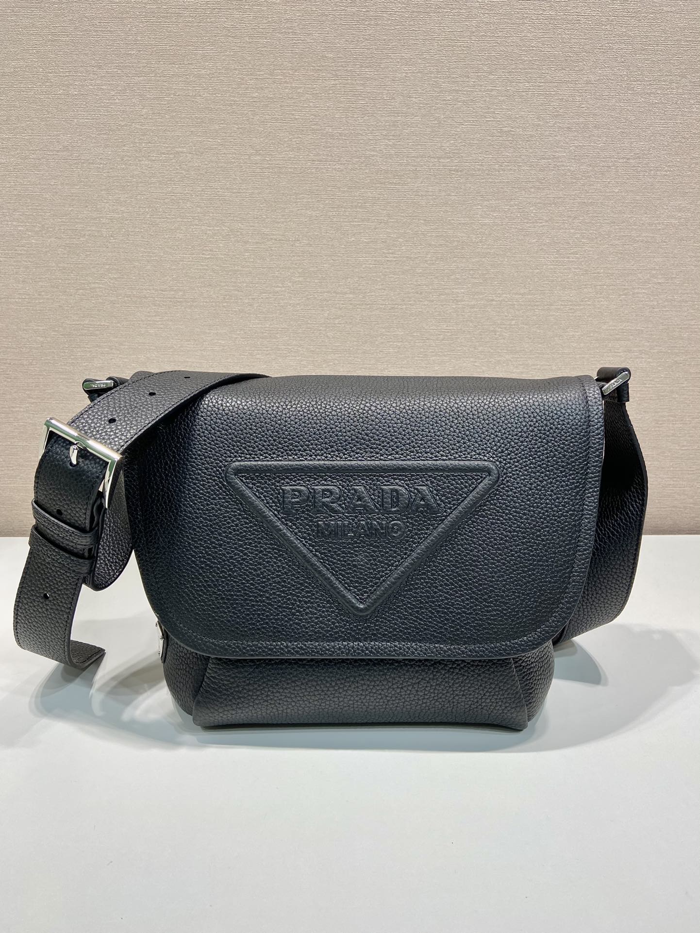 Pra*a 2vd056 messenger bag-22*2212cm