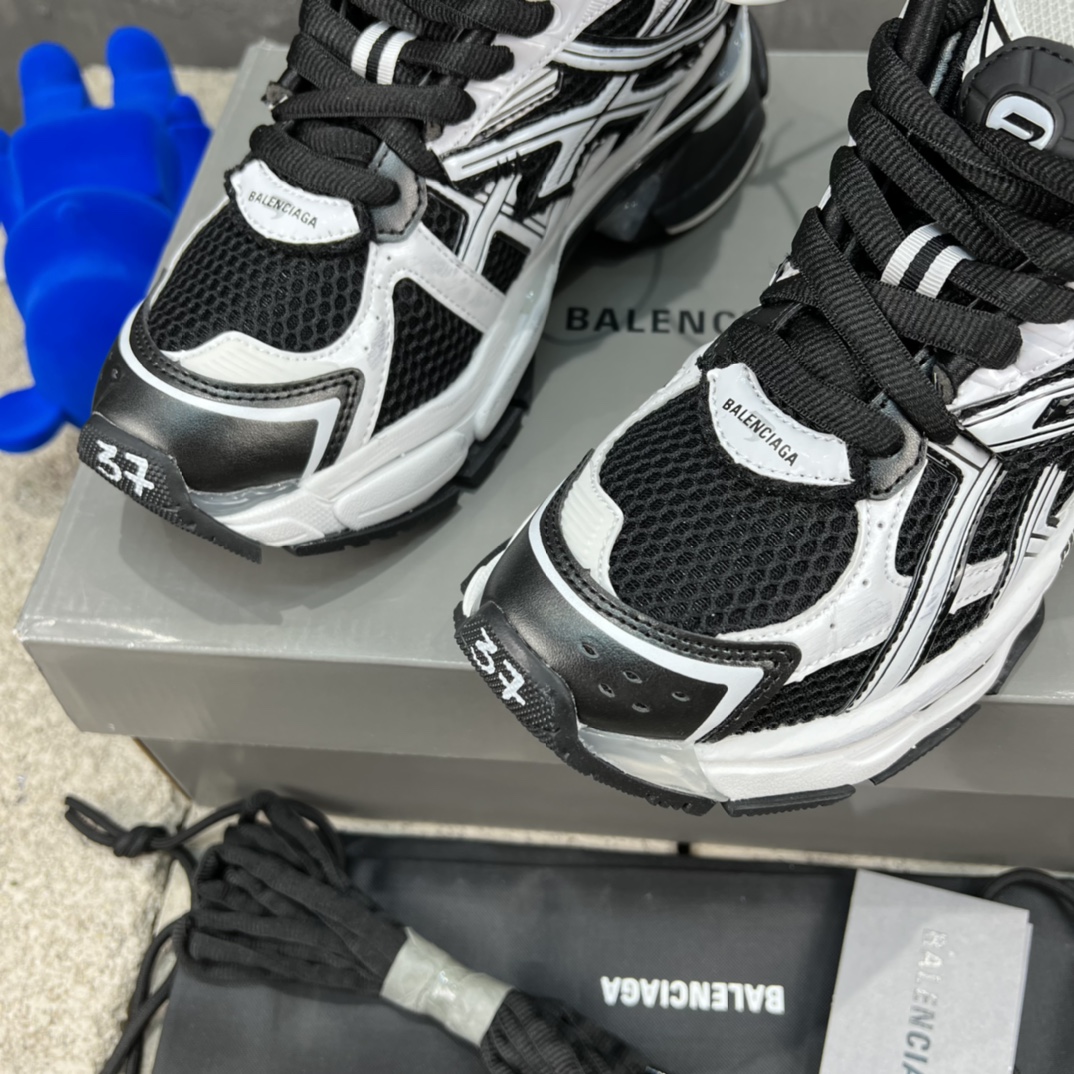 Ba*len*cia*ga runner sneakers