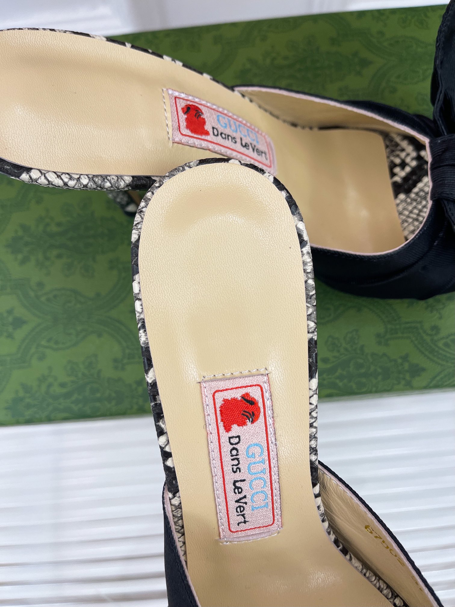 G*u*i slides-8.5cm